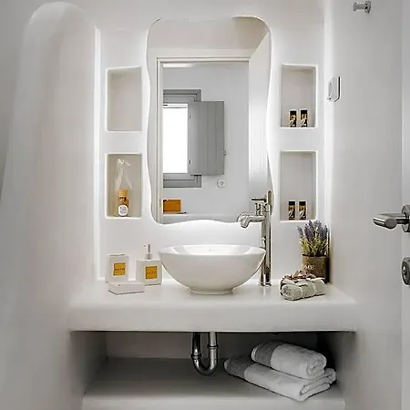 Hotel Xerolithos Natural Living *